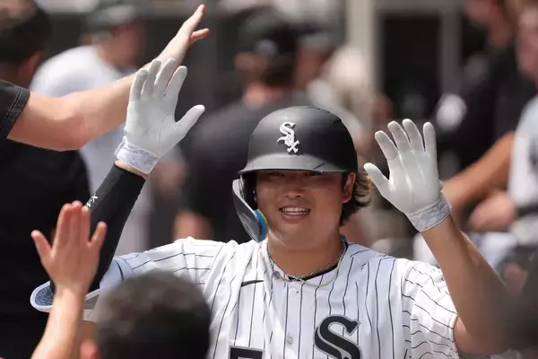 村上宗隆「とうちゃん、かあちゃん、やったよー！」　両親の前で２１、２２号の２発＆米自己最多６打点…ボブルヘッド人形配布試合で大暴れ