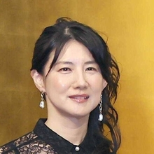 中江有里「本日は七回忌」亡き母との若い頃のショット公開「そっくり」「ステキなお母さま」の声