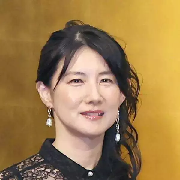 中江有里「本日は七回忌」亡き母との若い頃のショット公開「そっくり」「ステキなお母さま」の声