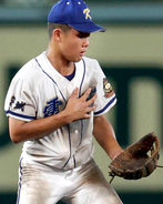 【甲子園】打球はどこに消えた！？　体で止めた遊撃手のユニホームの中へ「焦りました」中京ＶＳ霞ケ浦で珍事が発生　甲子園スタンド騒然