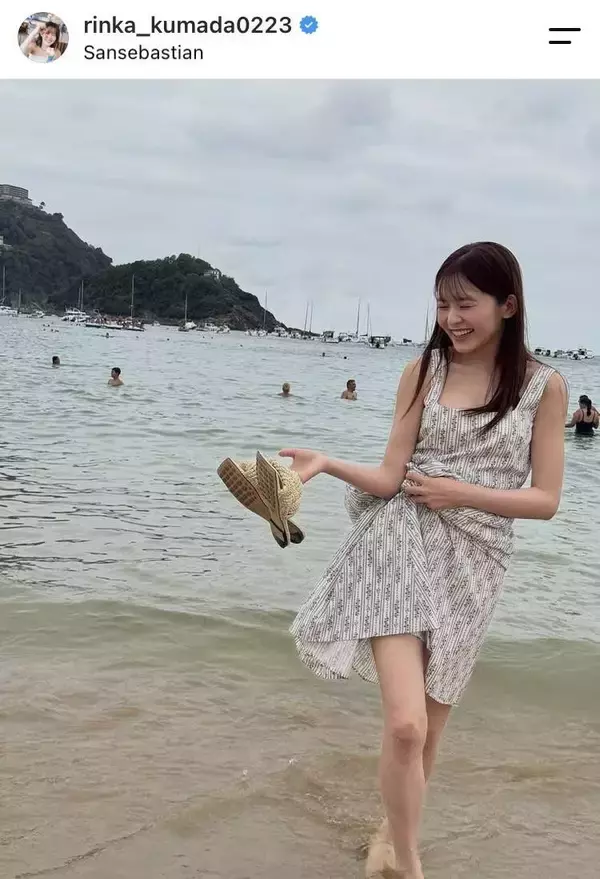 「マジで美脚」久間田琳加、肩出し＆シースルーのスペイン旅ショットが「なんか…セクシー」「かわいすぎる」