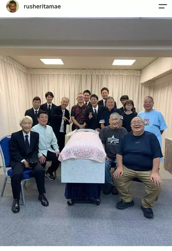 グレート義太夫さんの「旅立ち」笑顔で囲む…「優しく安らかなお顔で」橋本志穂は棺に入れたもの明かす