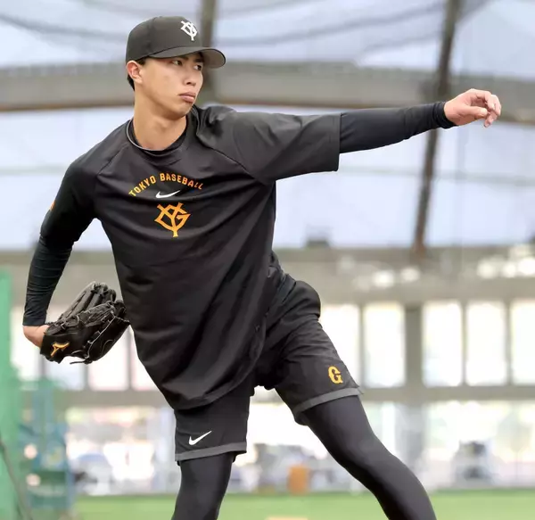 巨人・山城京平「亜細亜ボール」由来の特殊球披露　受けた山瀬慎之助が絶賛「空振りが取れる」