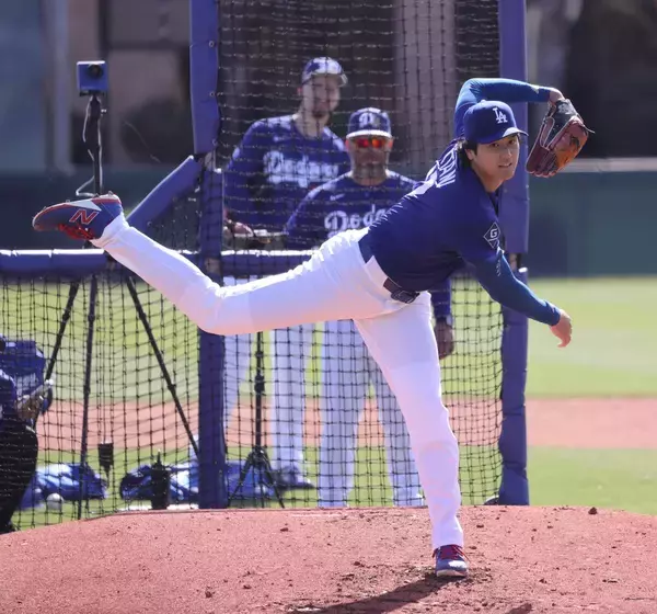 ドジャースが球団史上初のワールドシリーズ３連覇へ全選手がキャンプイン！　大谷翔平の二刀流調整も本格化