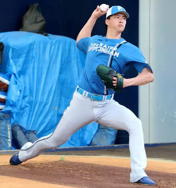 【日本ハム】達孝太がブルペンで３７球　恩師・中村良二監督の視線に「試合より緊張感ある」
