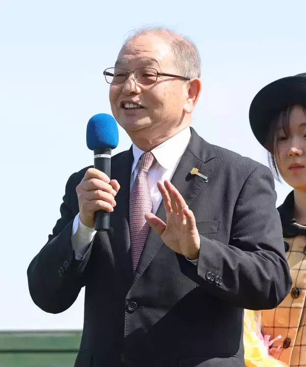 「日本は世界一の『キングオブスポーツ』の競馬会」南田調教師が惜別のメッセージ　中山で引退調教師へ花束贈呈セレモニー　