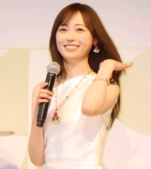 福原遥　ブルガリアンバサダーに就任「心ときめき、恋しているよう…」ノースリーブドレスで輝き放つ