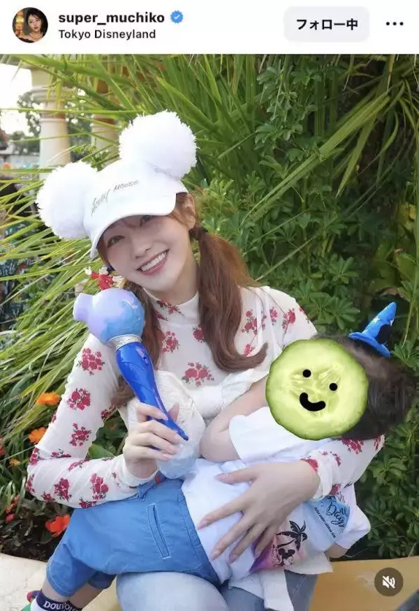 “青汁王子”と電撃婚‥てんちむが息子とディズニーを楽しむ姿にくぎ付け！「幸せオーラ全開」「バリカワ」