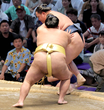 十両・嘉陽が４１歳の玉鷲を送り出して４勝目「小さい時から見ていた人と対戦することができて良かった」
