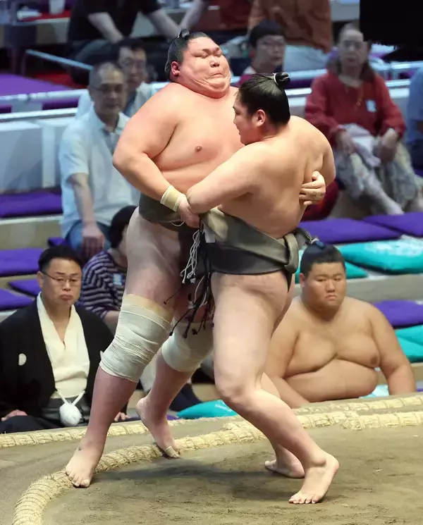 幕下・矢後が５敗目　「窮屈な体勢になってしまいました。そこから押し返せば良かったけど、ダメでした」