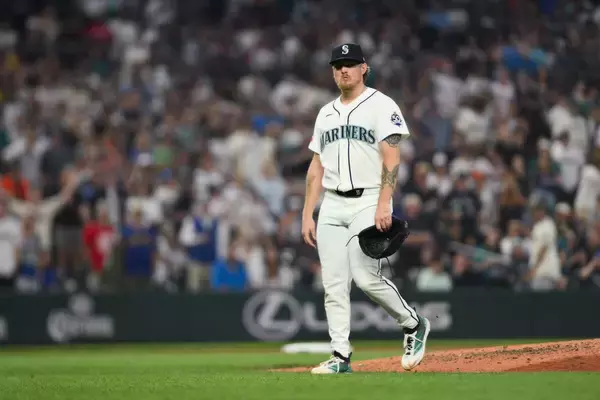 前夜の乱闘退場のマリナーズのスパイアー投手とウィルソン監督に出場停止処分