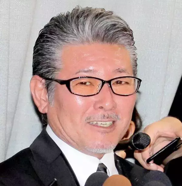 布川敏和、イケメン息子と幼少期の親子ショット「フッくん若っ！」「優しい素敵な写真」長男の３４歳誕生日を祝福