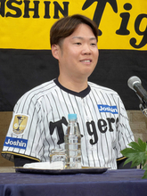 【阪神】西勇輝が引退会見「あっという間の１８年間、今はスッキリしています」通算１２７勝＆歴代２位の３０６試合連続先発