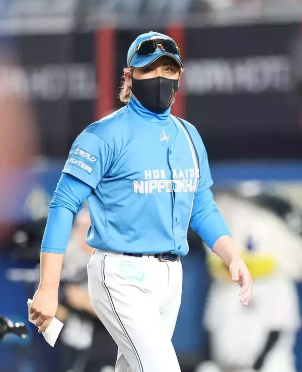 【日本ハム】新庄監督「あとはライオンの試合を正座しながら見ておきます」２位・西武と０・５差　北山が最多勝確実「俺見る目あるわ（笑）」