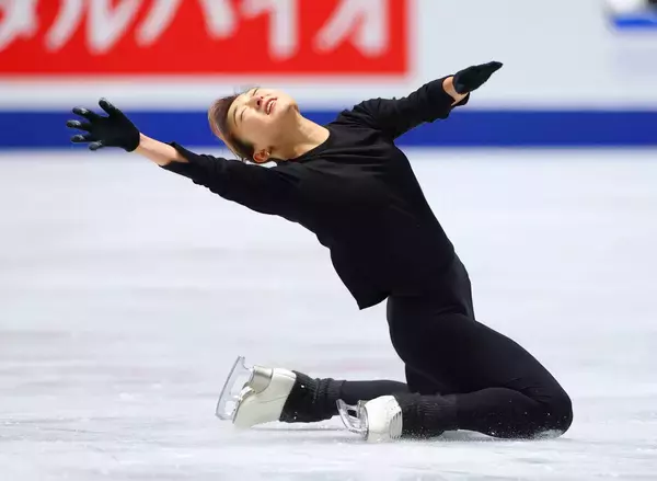 【全日本フィギュア】坂本花織、心に余裕？氷上でゴミ拾い…史上５人目５連覇へ「あとは気持ちだけ！」