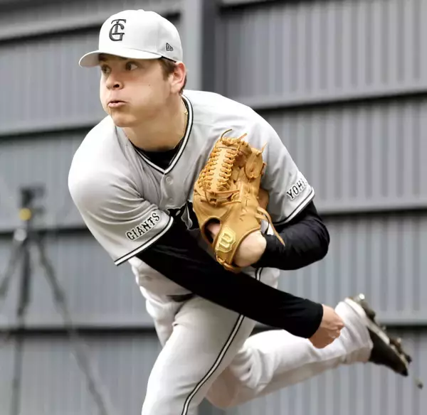 【巨人】楽天から加入のハワードがキャンプ初ブルペン　背番号２８でテンポ良く２８球