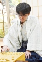 叡王戦第１局は伊藤匠叡王が勝利　２年連続のシンガポールで「観光をして魅力を知ることができた。対局も普段通り臨めた」