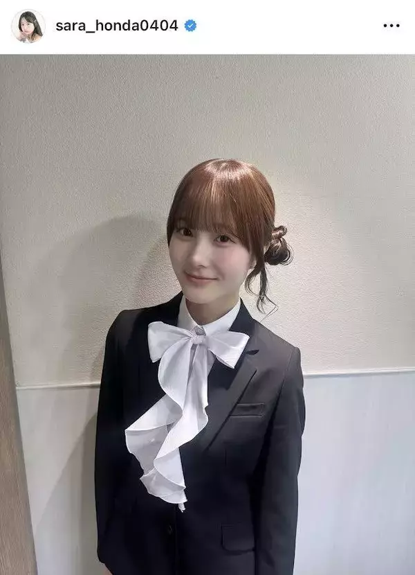 明大１年生・本田紗来、入学式スーツ姿披露！フレッシュな笑顔に「やばーーーい！！」「可愛いすぎる」「美人さん」「爽やか」