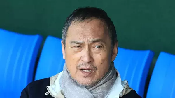 「神々しい」「お二人とも素敵な笑顔」と話題　渡辺謙、レジェンド歌手のライブへ「同世代として凄く勇気を貰えた」