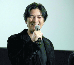 要潤「仮面ライダー１１０歳までやります」ヒット舞台あいさつで宣言