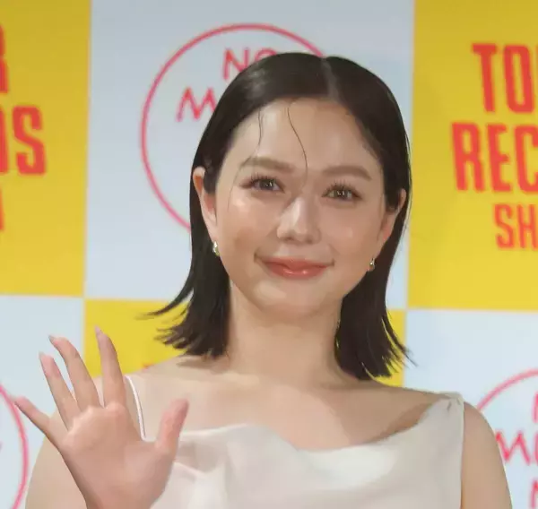 目のやり場に困る…！村重杏奈、大胆あらわな姿に視線集中「わぉ！」「超絶最高に可愛い」