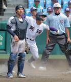 「【甲子園】天理が８強一番乗り　０－３から逆転で９年ぶりベスト８　６回にビッグイニング…エース長尾亮大は１５８球熱投　２戦連続２ケタ奪三振」の画像1