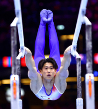 【体操】世界王者の橋本大輝は平行棒で４位　３位に０・２６６差　岡慎之助は５位　世界選手権種目別決勝