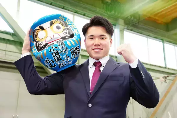 【ＤｅＮＡ】ドラフト１位・小田康一郎が青いだるまを手に入寮「開幕スタメンを考えている」