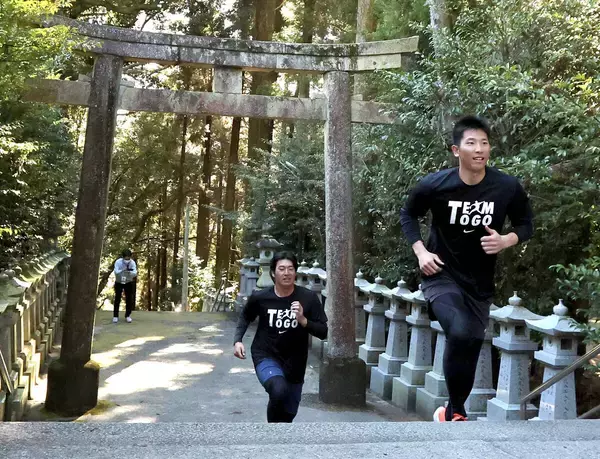 「今、こんな球を投げられないな」巨人・戸郷復活のヒントは先輩絶賛「お金を取れるキャッチボール」にあり