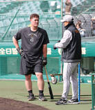 「【巨人】「寒いっすよ！」リチャードが気温７度でも半袖＆半ズボン姿にはワケが「僕が寒がってたら誰が…」　」の画像1