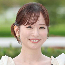 皆藤愛子アナの上目遣い＆真っ白美肩にドキッ！「この笑顔見れたから４月頑張れそう」「ものすごい透明感」