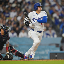 大谷翔平、２４年のサイヤング左腕セール撃ちの勝ち越し打　初球ボール球に積極スイング、“３度目の正直”で２試合連続タイムリー…本拠地が大熱狂