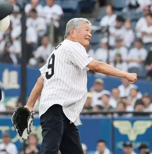 川淵三郎氏がサブロー監督率いるロッテ戦で始球式　８９歳の豪快な投球に球場内からどよめき