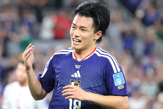 Ｗ杯チュニジア戦２ゴール上田綺世のモデル美人妻　パパと愛娘の“２ショット”に「パパ凄かったね！！」「上田家最高」「おててかわいすぎ」