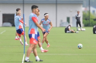 【Ｗ杯】長友佑都が本気のブラジル撃破を約束「忘れられない一日にさせます」　報道陣には「（帰りの）飛行機とっているんだったら全部キャンセルで」