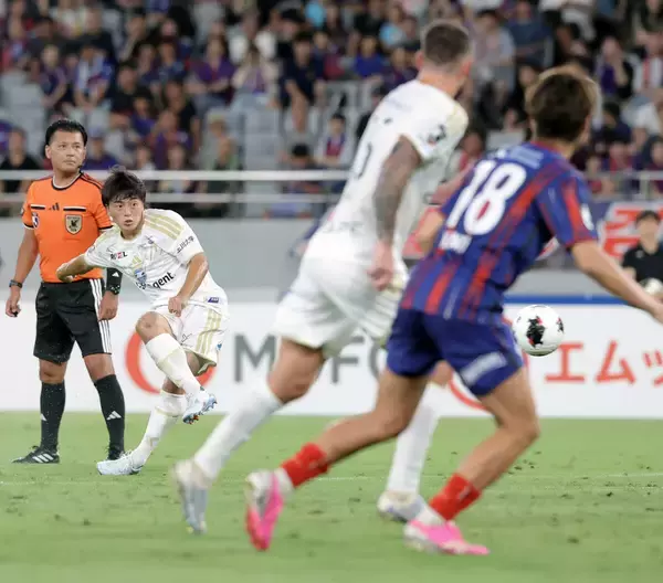 ＦＣ東京、長友佑都の応援実らず大敗…現役続行を表明した一戦で町田に大量５失点