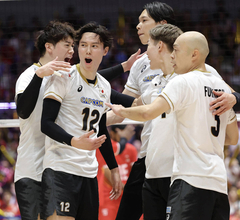 【バレー男子】日本、ロス五輪最短切符取りへ３－１白星発進　格下オマーン退ける　最後は石川祐希のスパイクがズバリ「まずは勝つこと。そこだけ」　第４セットは圧倒２５ー９…アジア選手権