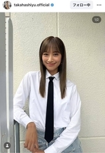 ３５歳人気モデルの最新姿が「ＪＫにしか見えない」「大津に戻って」白シャツ×黒ネクタイコーデが話題の高橋ユウ