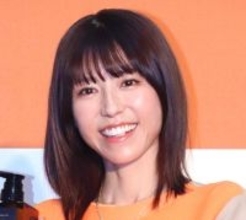 若槻千夏「顔より大きな髪型」をして出席した、成人式当時の父親との顔出しショット！「ギャル感凄い」「合成とかＡＩって」