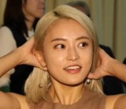 小島瑠璃子「本日ＯＰＥＮです」報告に祝福殺到「おめでとう」「こじるりと飲みたい」昨秋活動再開