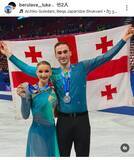 「ジョージアの銀ペアが「いい人すぎて泣ける」りくりゅうを祝う姿が話題…シニアデビューで快挙「美しい」」の画像1