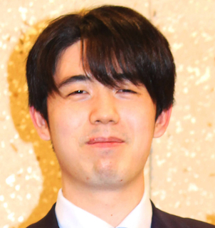 藤井聡太王将「苦しい状況なので、目の前の一局に集中したい」失冠危機の大一番で勝利も防衛に向け冷静に意気込み