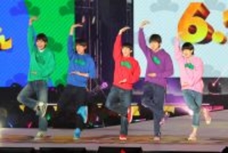 全員で「シェー！」　Ａぇ！ｇｒｏｕｐ＆ジュニア・西村拓哉　「ガルアワ」に「おそ松さん」の衣装でサプライズ登場し黄色い歓声