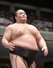 朝乃山が休場　師匠の高砂親方「腫れていて四股も踏めない」１１日目に足の親指負傷　　再出場の可能性も