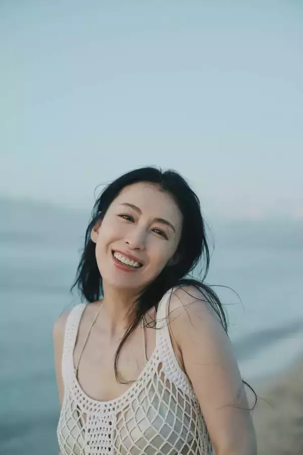 ４８歳の雛形あきこ、２２年ぶりに写真集発売へ「肩の力が抜けた自然な自分」２０歳以降封印していた水着グラビアも