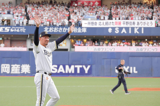 【オリックス】平野佳寿、感謝の引退セレモニー「僕はごく普通の選手。ただ一つ、丈夫な体があった。お父さん、お母さん、ありがとう」胴上げで５度宙を舞う
