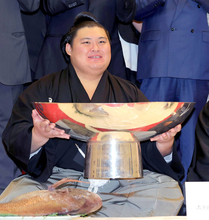 横綱・大の里の６度目Ｖに師匠の元横綱・稀勢の里「今日ばかりはほめてやろう」１４日目夜には助言
