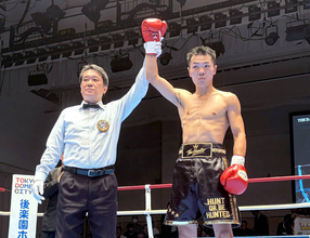 【ボクシング】ガッツ石松さんの後継者目指すアマ４冠・平塚駿之介、目標は「ＯＫ牧場」大合唱…プロデビュー戦２回ＴＫＯ勝利