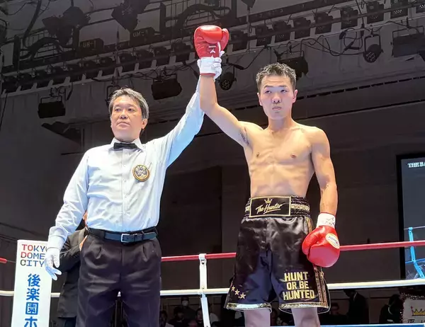 【ボクシング】ガッツ石松さんの後継者目指すアマ４冠・平塚駿之介、目標は「ＯＫ牧場」大合唱…プロデビュー戦２回ＴＫＯ勝利