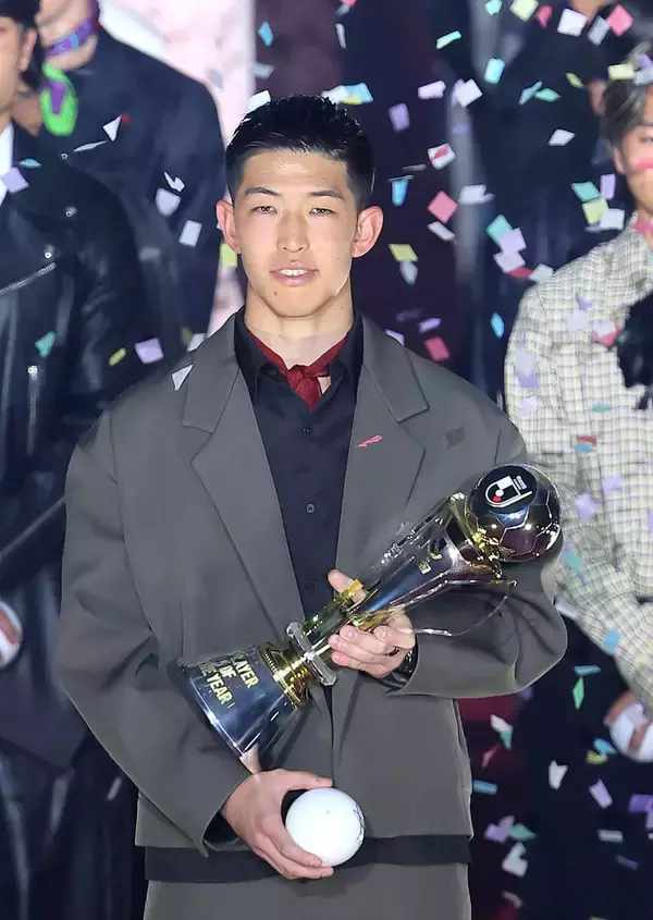 Ｊ１のＭＶＰは鹿島ＧＫ早川友基…ＧＫ受賞は楢崎正剛氏以来１５年ぶり、鹿島からは０９年小笠原満男氏以来